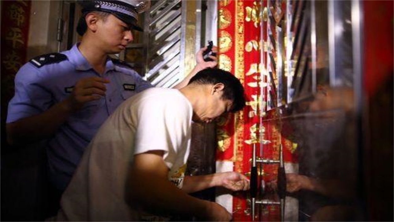 湖北请开锁师傅开了锁后，师傅为什么一般都不进门，就算主人请也不进去？